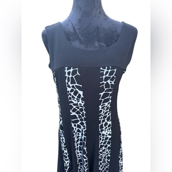 EnFocus Studio Black White Sleeveless Giraffe Print Dress Size 10 - Picture 3 of 8